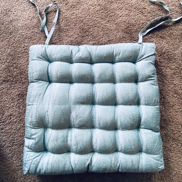 Pier 1 CHAIR SEAT CUSHION SET OF 2 TUFTED w TIES AS IS - Picture 5 of 5